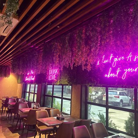 Hotel Merakee - Near Dahisar Mira Road Mumbai ภายนอก รูปภาพ