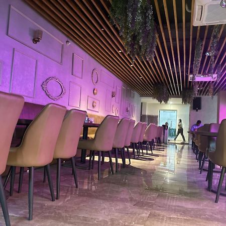 Hotel Merakee - Near Dahisar Mira Road Mumbai ภายนอก รูปภาพ