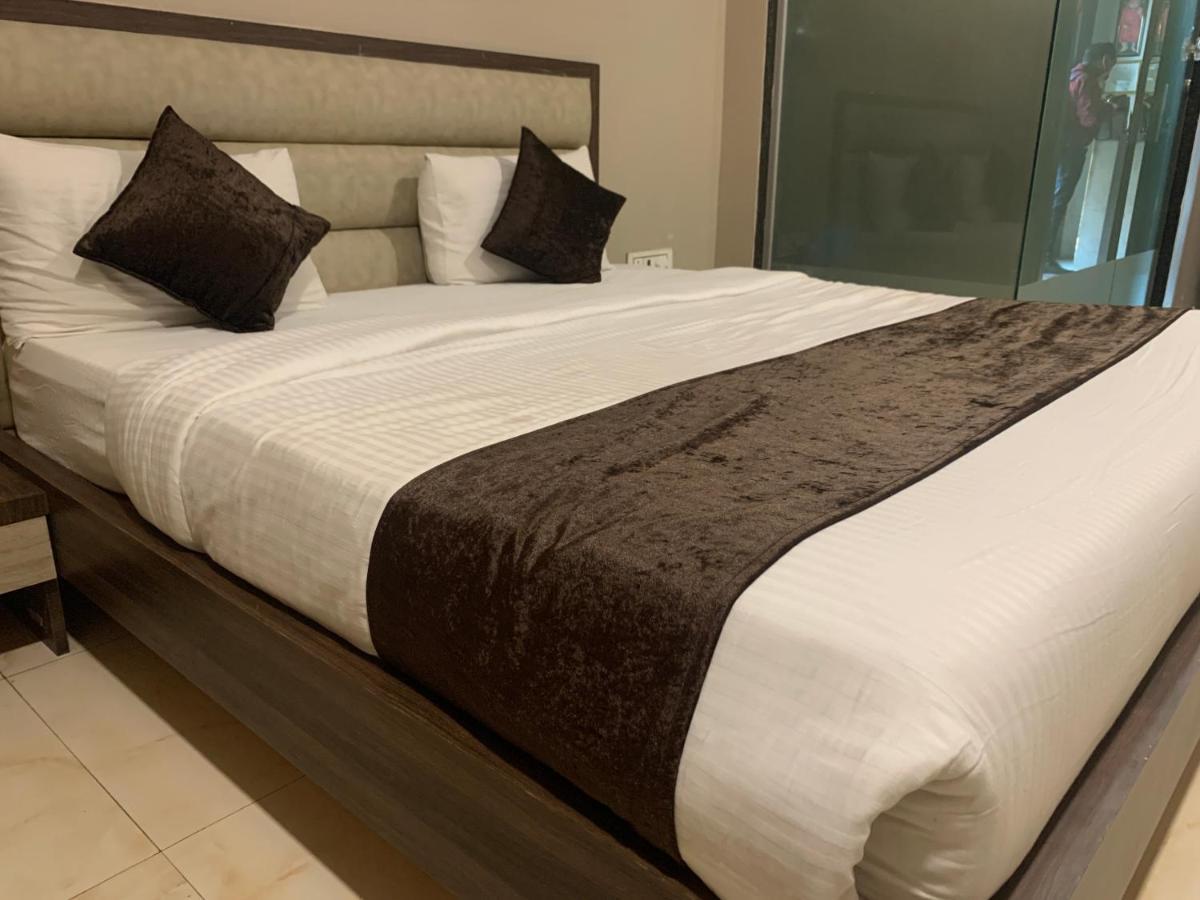 Hotel Merakee - Near Dahisar Mira Road Mumbai ภายนอก รูปภาพ