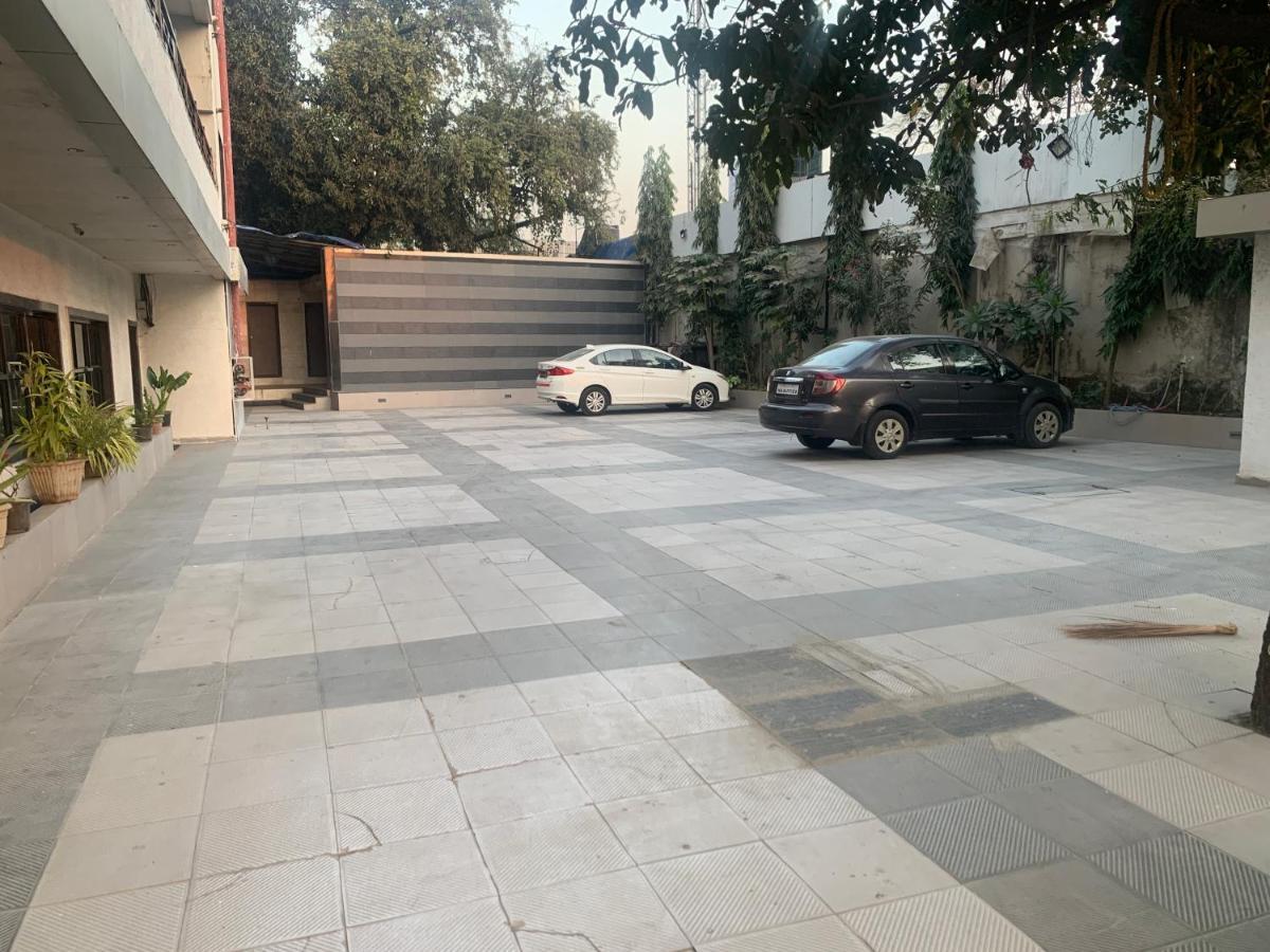 Hotel Merakee - Near Dahisar Mira Road Mumbai ภายนอก รูปภาพ