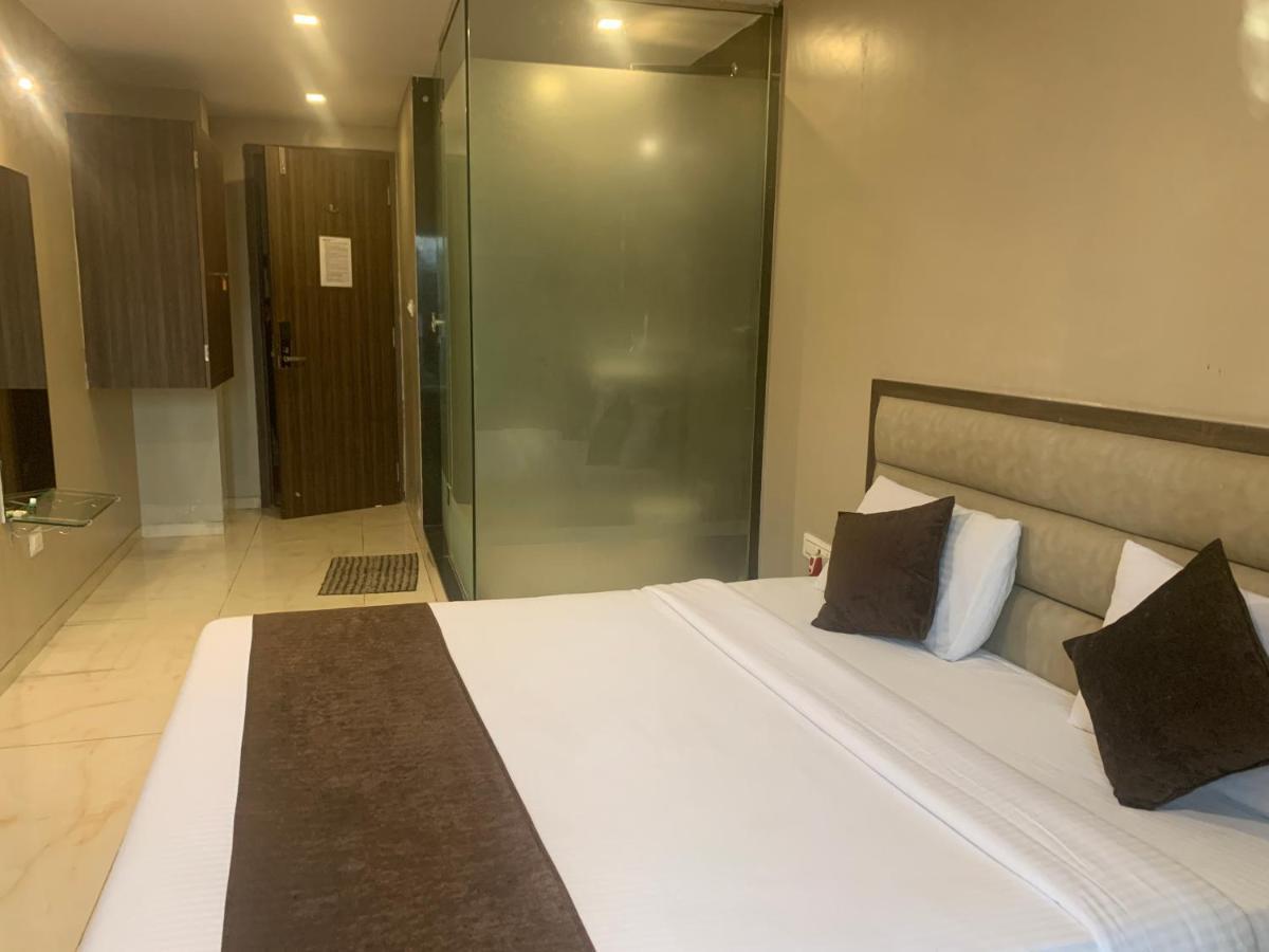 Hotel Merakee - Near Dahisar Mira Road Mumbai ภายนอก รูปภาพ