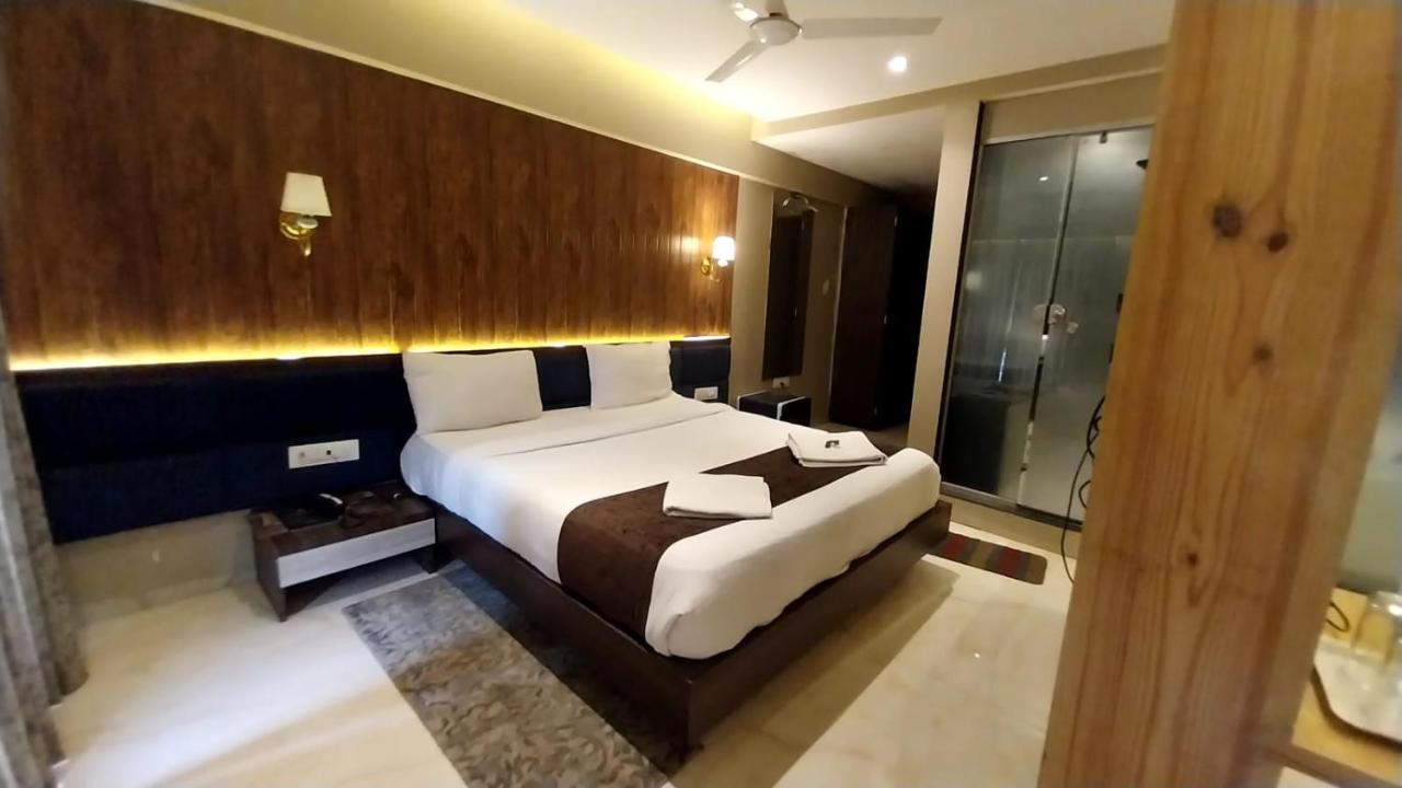 Hotel Merakee - Near Dahisar Mira Road Mumbai ภายนอก รูปภาพ