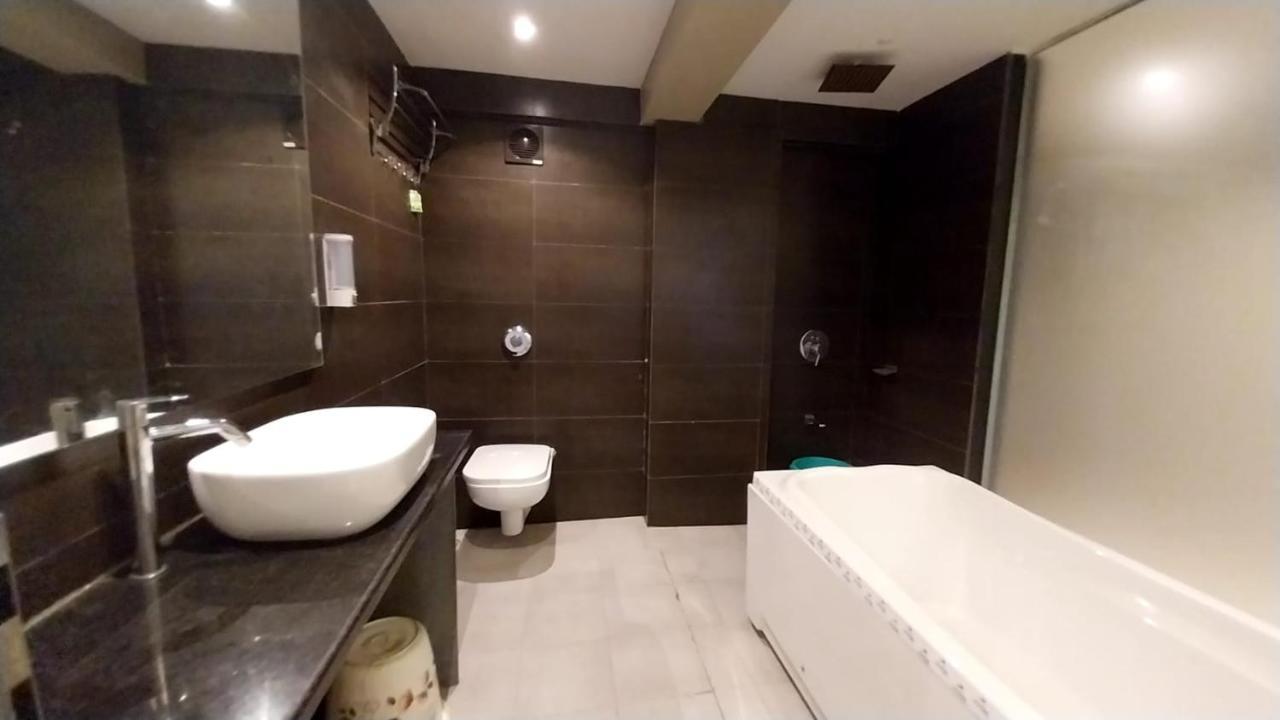 Hotel Merakee - Near Dahisar Mira Road Mumbai ภายนอก รูปภาพ