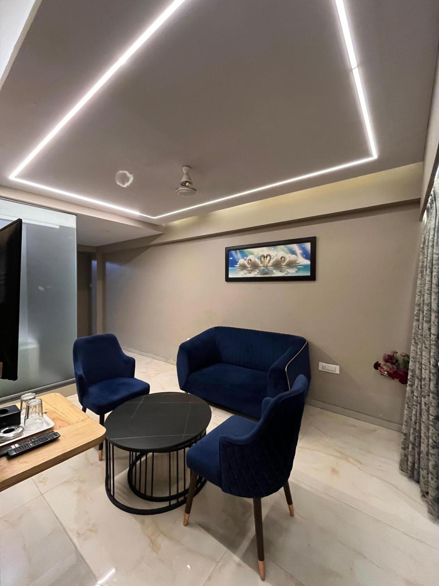 Hotel Merakee - Near Dahisar Mira Road Mumbai ภายนอก รูปภาพ