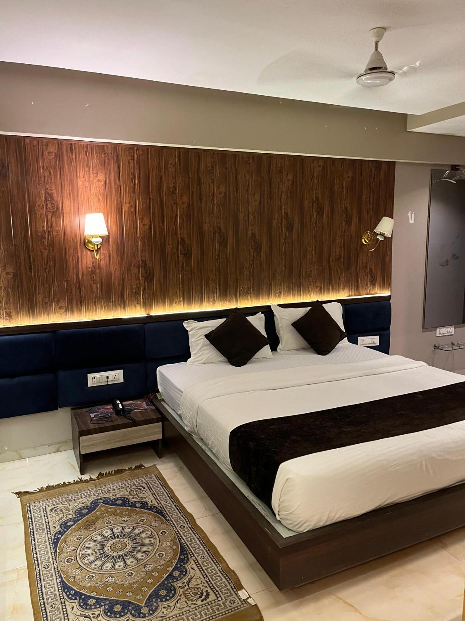 Hotel Merakee - Near Dahisar Mira Road Mumbai ภายนอก รูปภาพ
