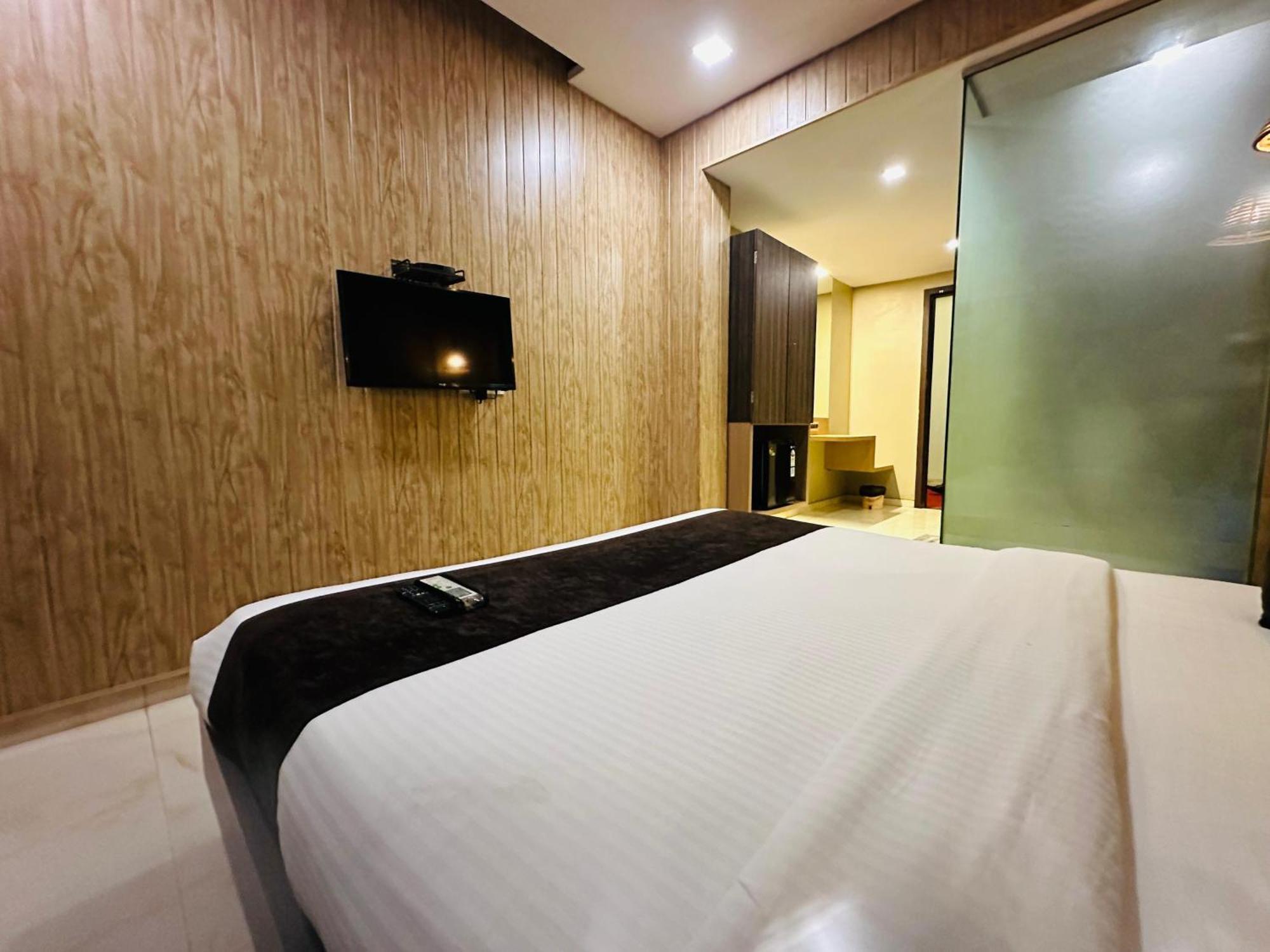 Hotel Merakee - Near Dahisar Mira Road Mumbai ภายนอก รูปภาพ